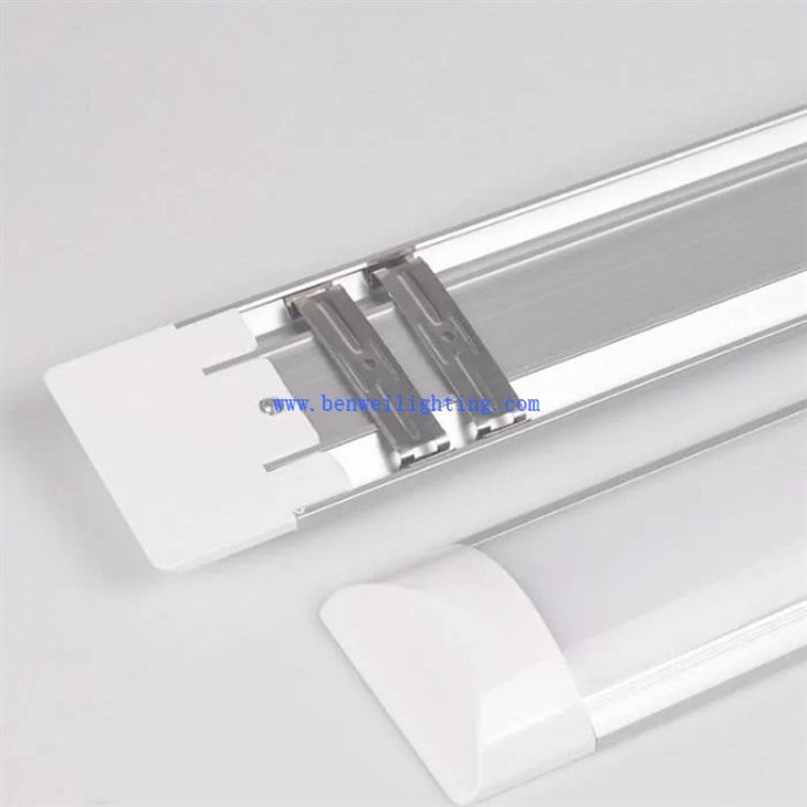 Surface mountd led batten light